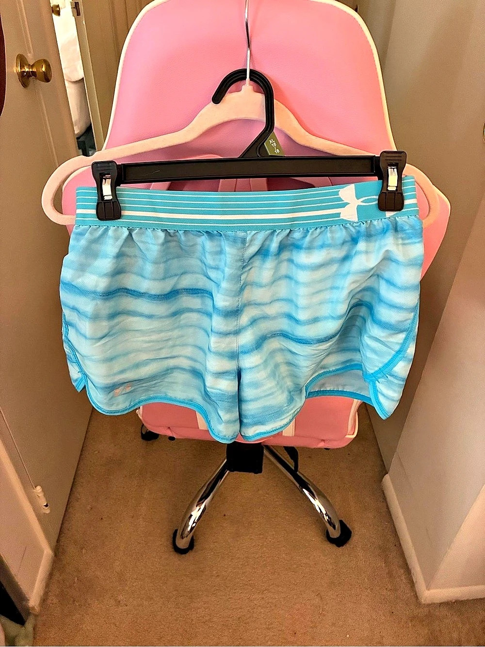 Under Armour Shorts - size S